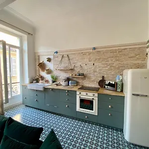 https://appartement-haussmannien-rue-pitonne-opra.fr-provencehotel.com